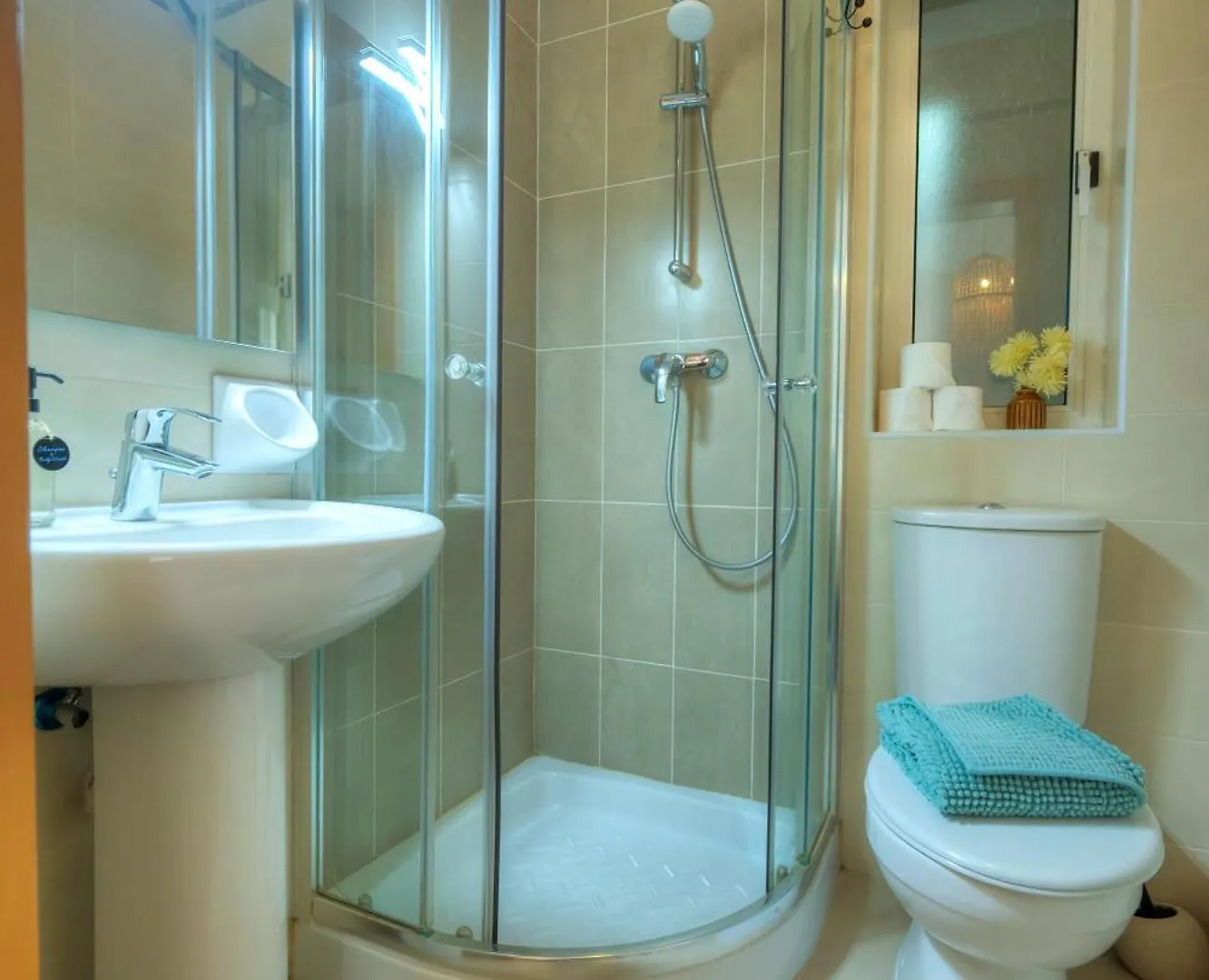 Spacious & Elegant 2 Bedrooms, 2 Bathrooms Dbor1-1 Gwardamanga