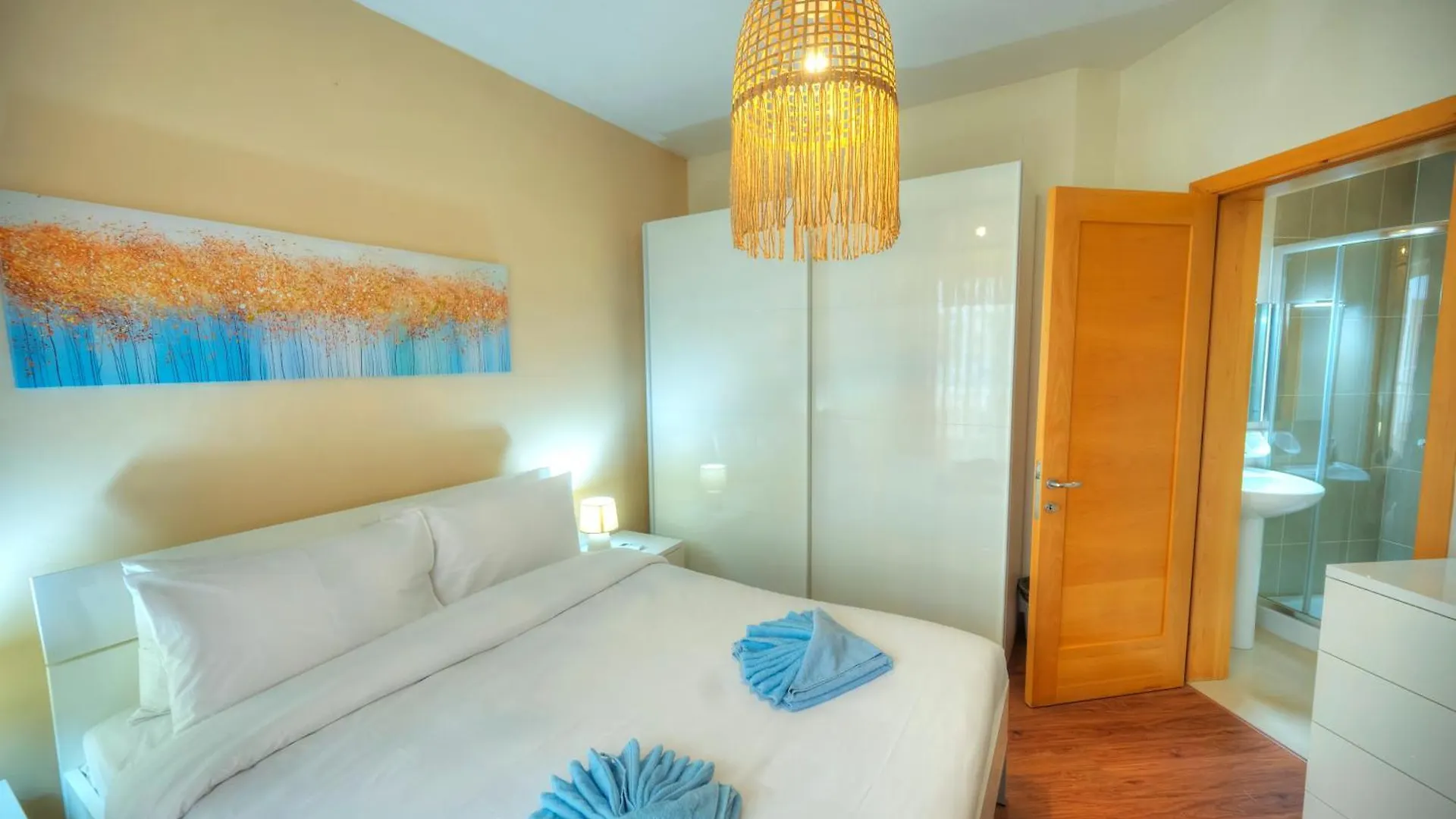 Apartment Spacious & Elegant 2 Bedrooms, 2 Bathrooms Dbor1-1 Gwardamanga