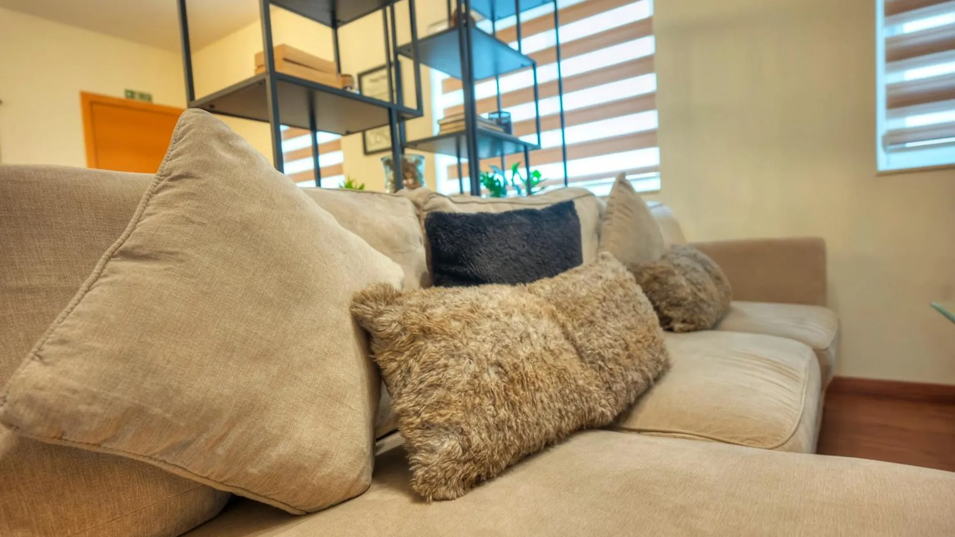 Spacious & Elegant 2 Bedrooms, 2 Bathrooms Dbor1-1 Gwardamanga